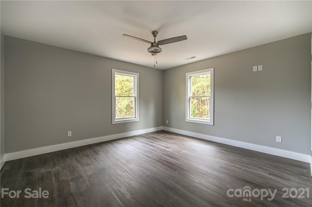1376 Alexander Road Leicester, NC 28748 - Photo 29 of 40 Gallery Image 29