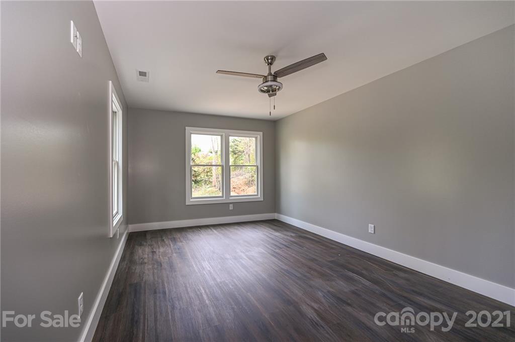 1376 Alexander Road Leicester, NC 28748 - Photo 33 of 40 Gallery Image 33