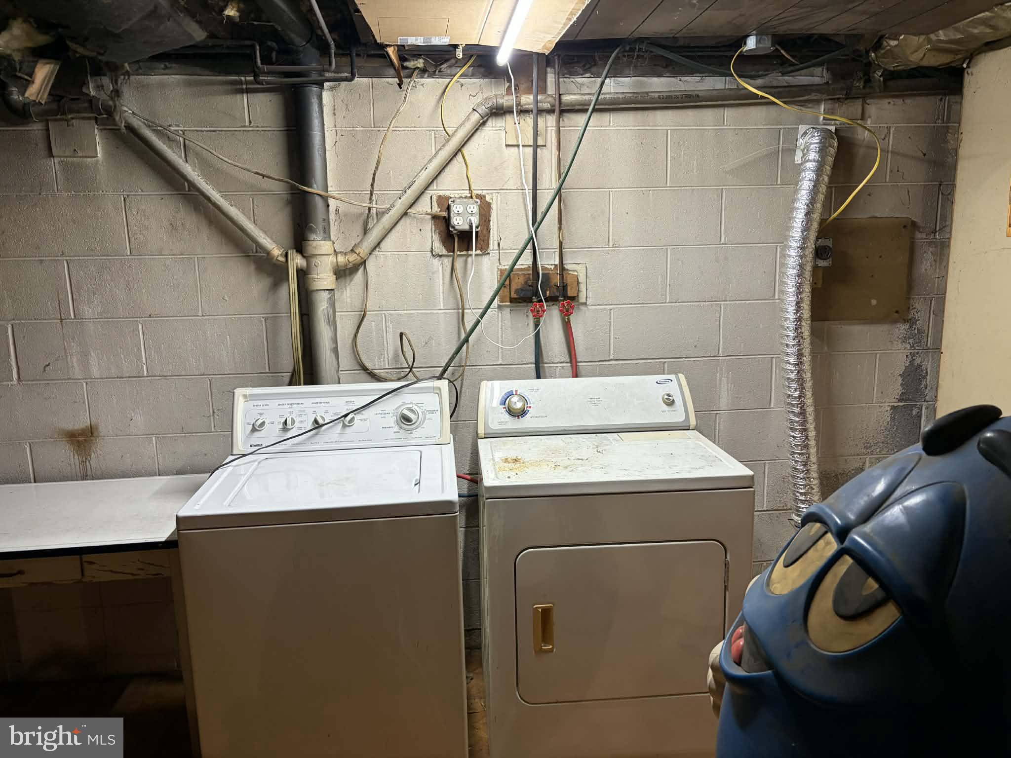 255 Redskins Lane Augusta, WV 26704 - Photo 27 of 35 a utility room with dryer and washer