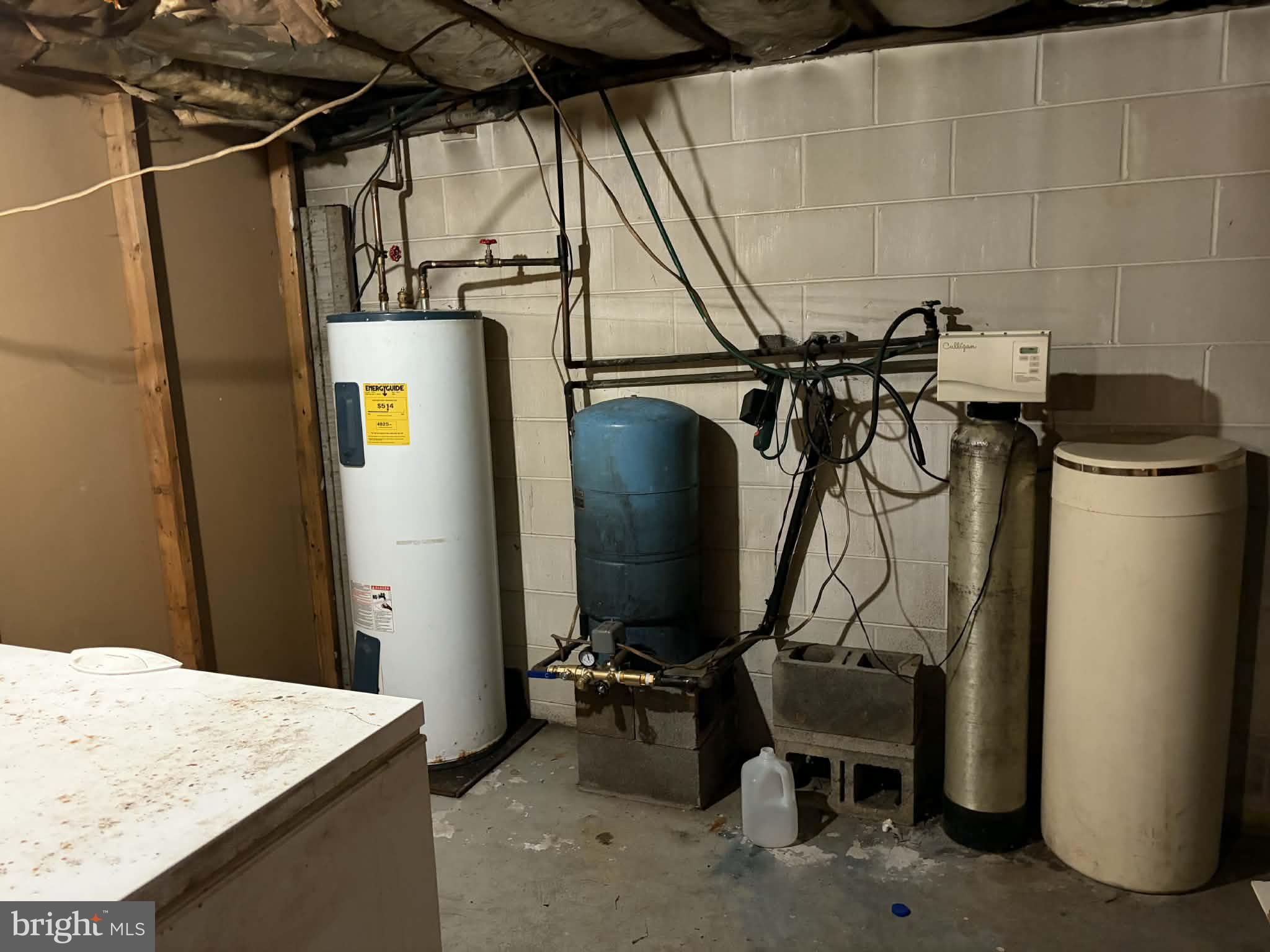 255 Redskins Lane Augusta, WV 26704 - Photo 28 of 35 a utility room with dryer and washer