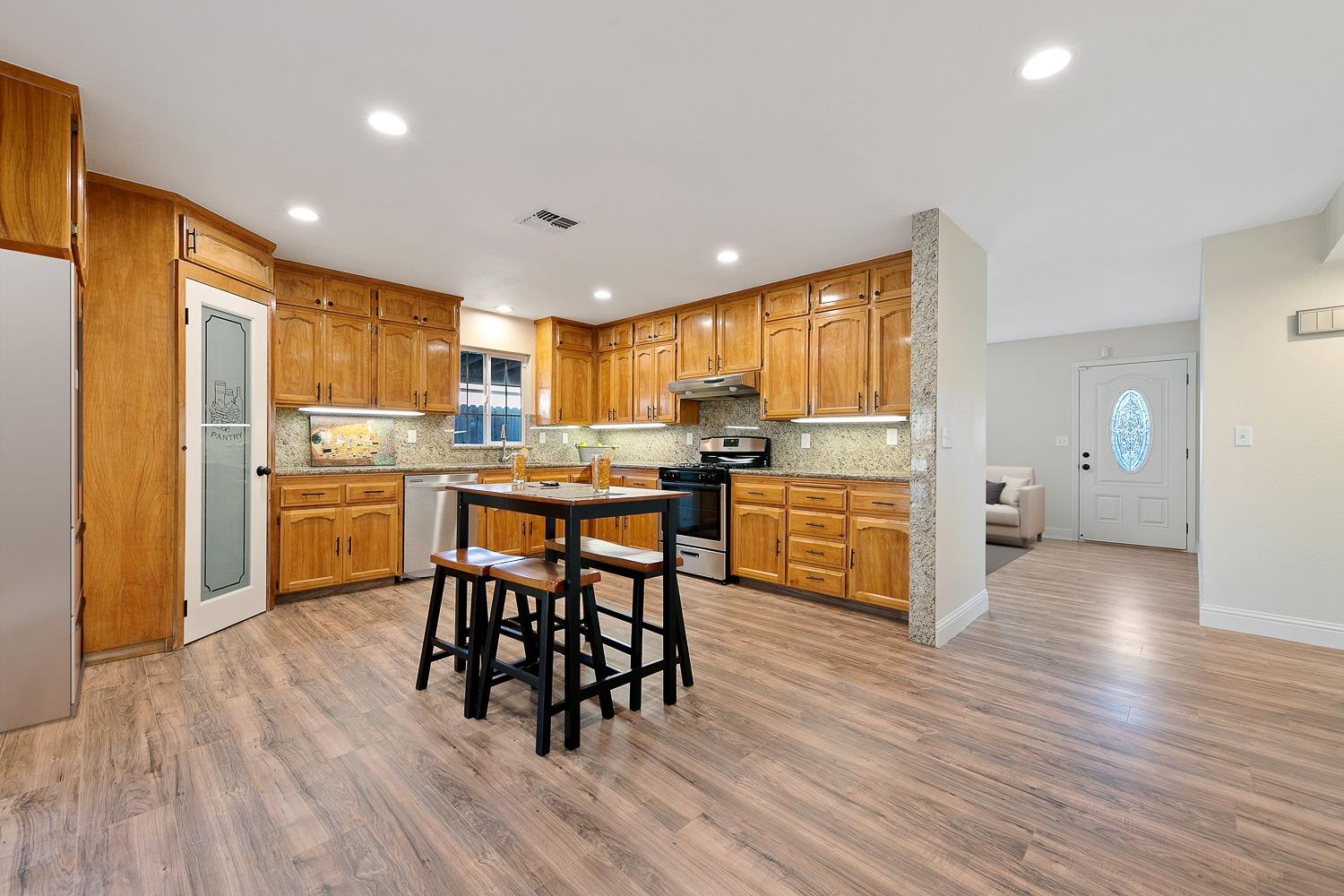 1401 Adanac Way Madera, CA 93638 - Photo 3 of 14