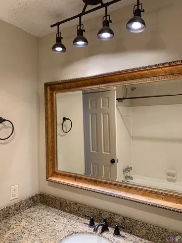 $1,350 | 10049 Jefferson Highway, Baton Rouge, LA 70809