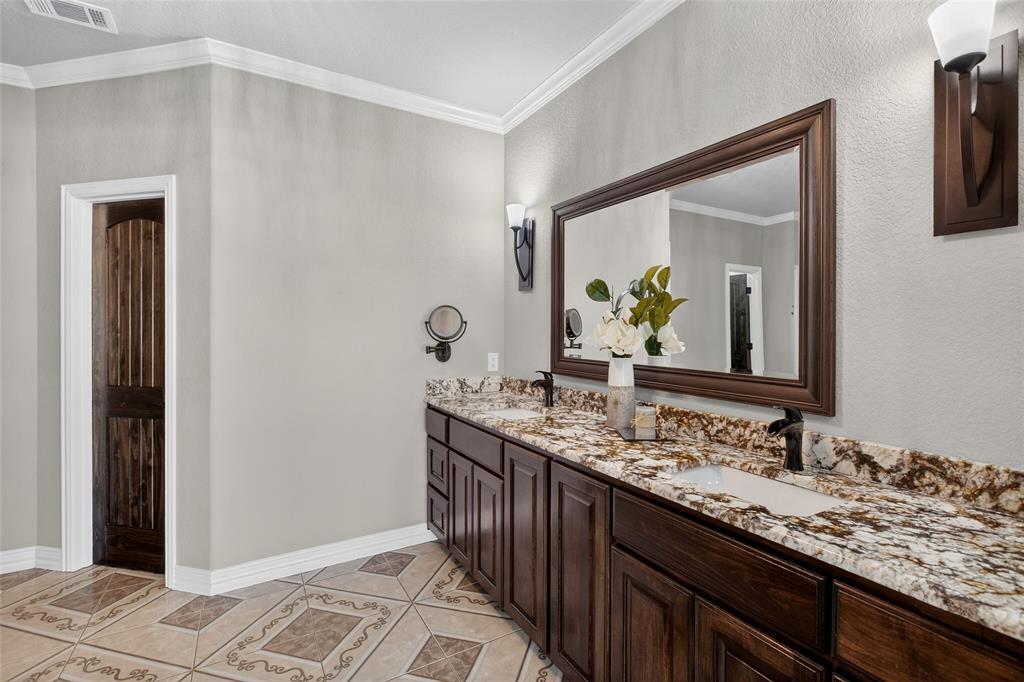 306 Garden Court Springtown, TX 76082 - Photo 25 of 39