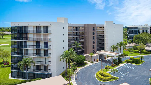 $3,900 | 5279 Fountains Drive South, Unit 305, Lake Worth, FL 33467