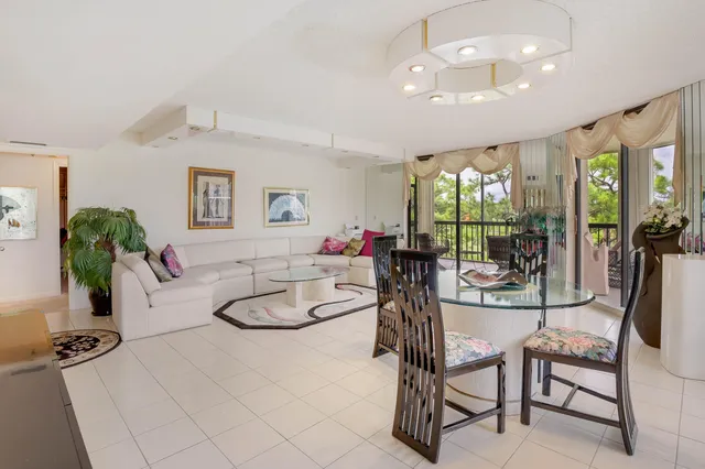 $3,900 | 5279 Fountains Drive South, Unit 305, Lake Worth, FL 33467