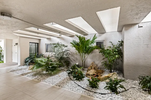 $3,900 | 5279 Fountains Drive South, Unit 305, Lake Worth, FL 33467