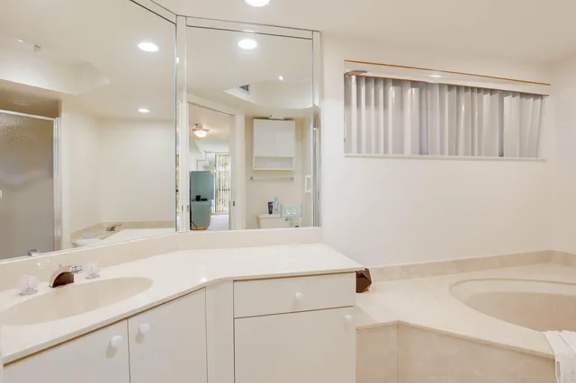 $3,900 | 5279 Fountains Drive South, Unit 305, Lake Worth, FL 33467