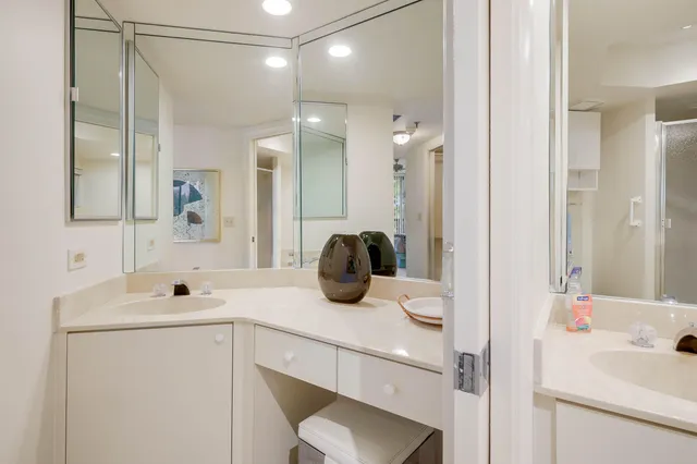 $3,900 | 5279 Fountains Drive South, Unit 305, Lake Worth, FL 33467