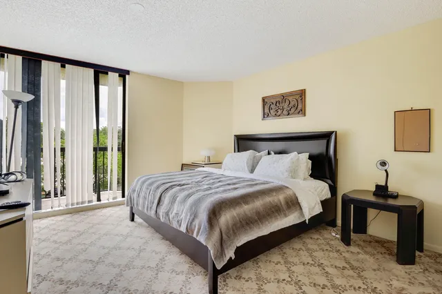 $3,900 | 5279 Fountains Drive South, Unit 305, Lake Worth, FL 33467