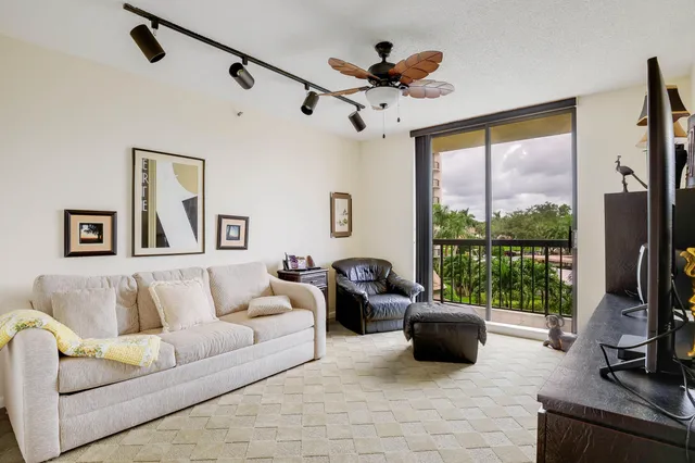 $3,900 | 5279 Fountains Drive South, Unit 305, Lake Worth, FL 33467