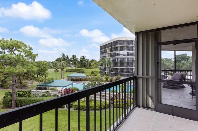 $3,900 | 5279 Fountains Drive South, Unit 305, Lake Worth, FL 33467