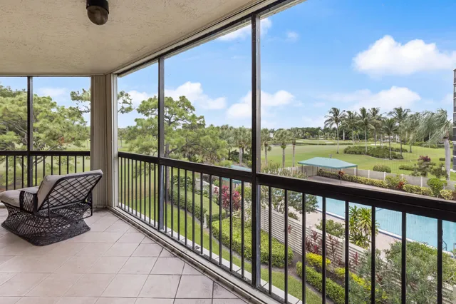 $3,900 | 5279 Fountains Drive South, Unit 305, Lake Worth, FL 33467