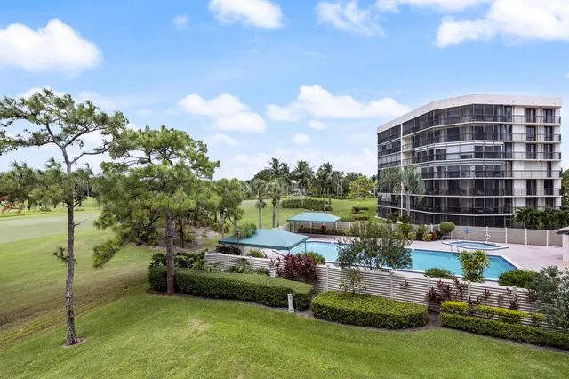 $3,900 | 5279 Fountains Drive South, Unit 305, Lake Worth, FL 33467