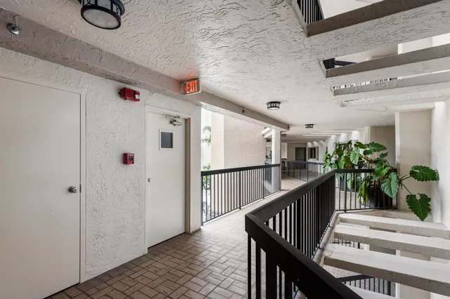 $3,900 | 5279 Fountains Drive South, Unit 305, Lake Worth, FL 33467