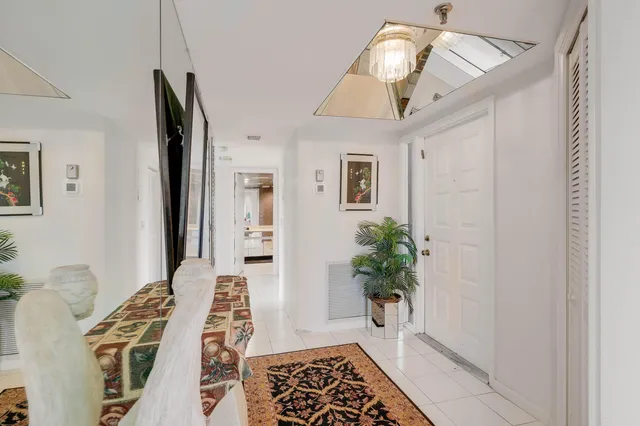 $3,900 | 5279 Fountains Drive South, Unit 305, Lake Worth, FL 33467