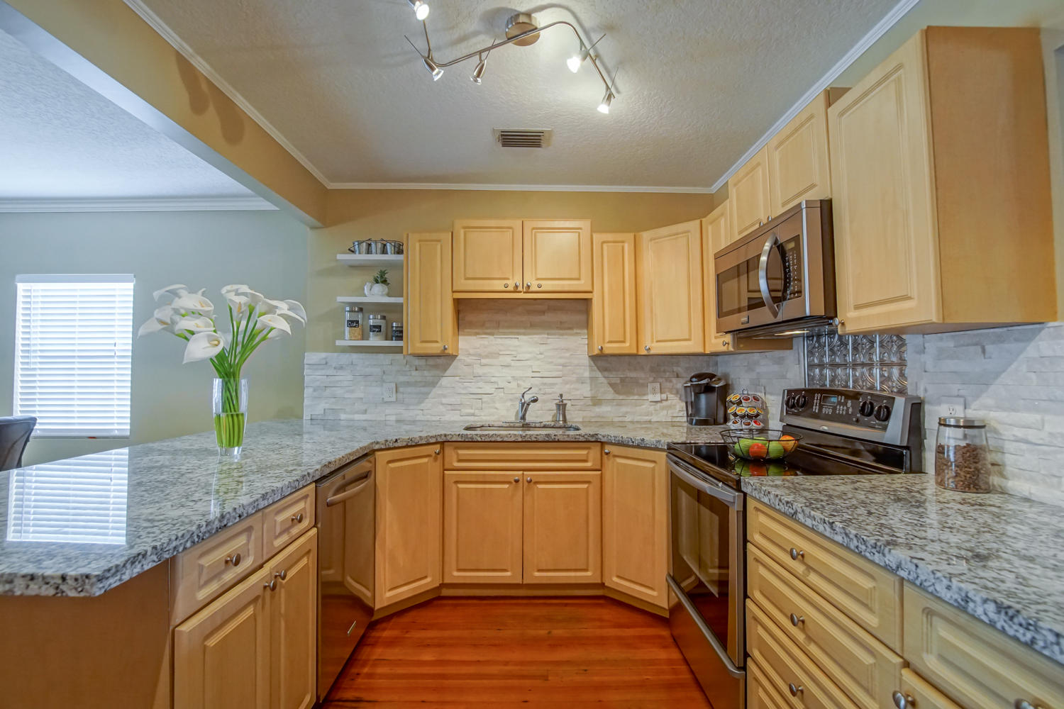 3176 Gulfstream Road Lake Worth, FL 33461 - Photo 7 of 31 Beautiful new kitchen
