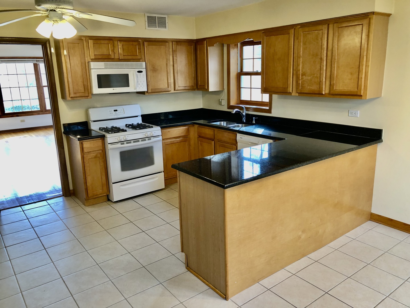 552 Ryan Place Lake Forest, IL 60045 - Photo 7 of 13