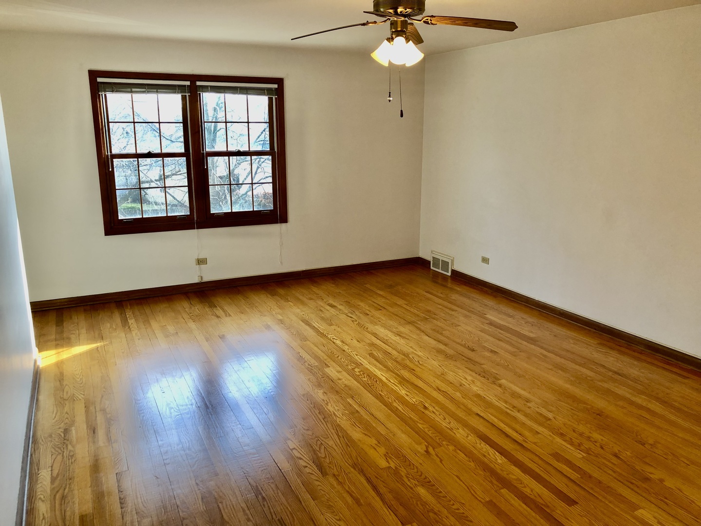 552 Ryan Place Lake Forest, IL 60045 - Photo 9 of 13