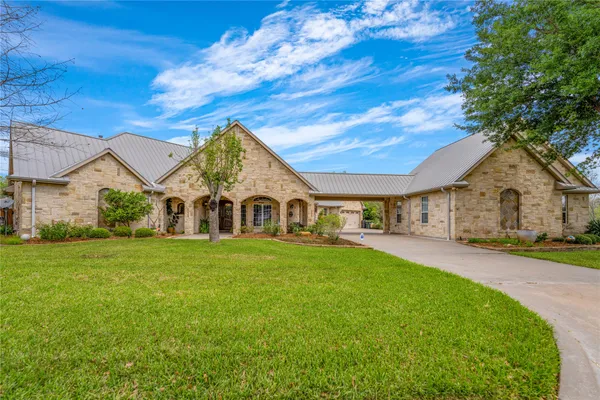 $825,000 | 202 West North Street, Weimar, TX 78962