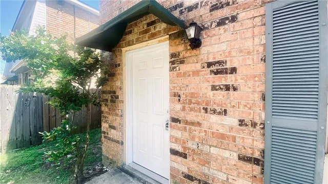 $1,350 | 2117 Giuffrias Avenue, Unit 20, Metairie, LA 70001