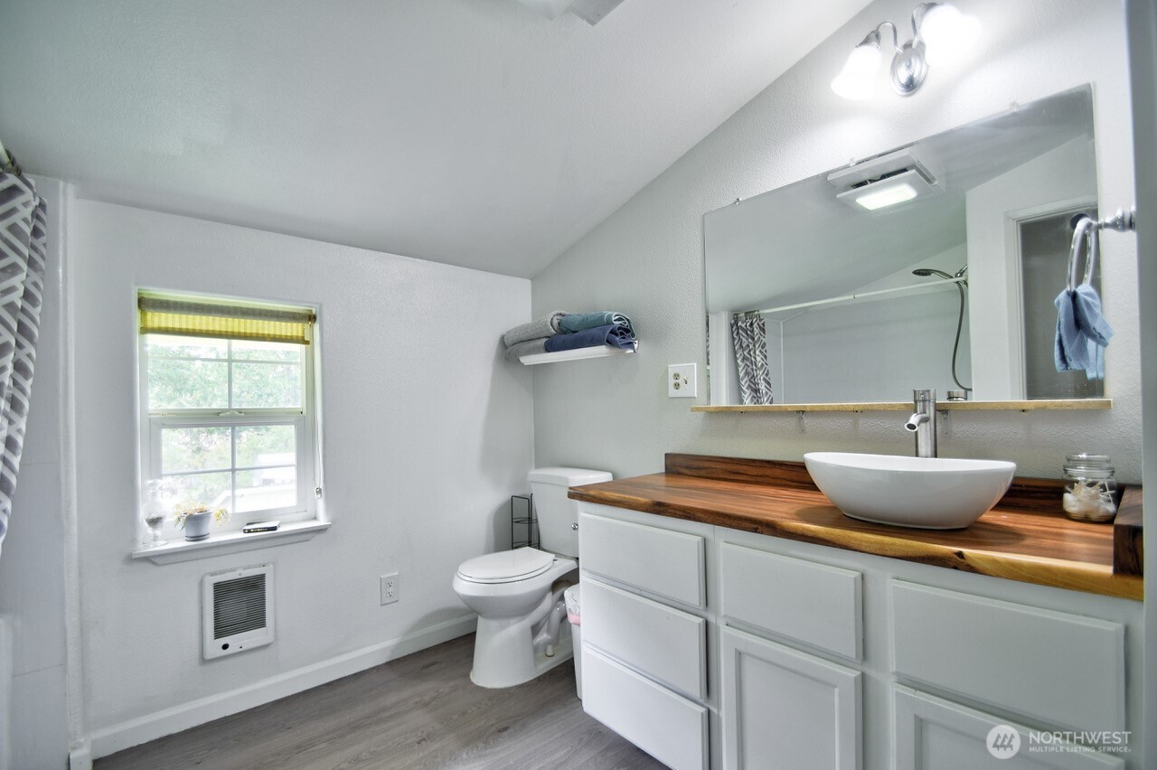 253 Kruger Road, Unit B Onalaska, WA 98570 - Photo 15 of 40