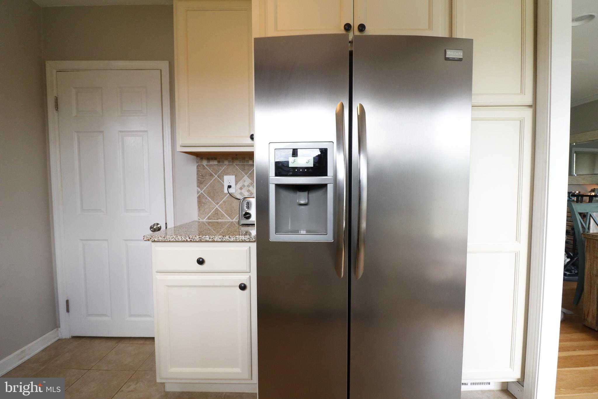 8601 Saddler Road Baltimore, MD 21234 - Photo 11 of 25 Stainless steel appliances