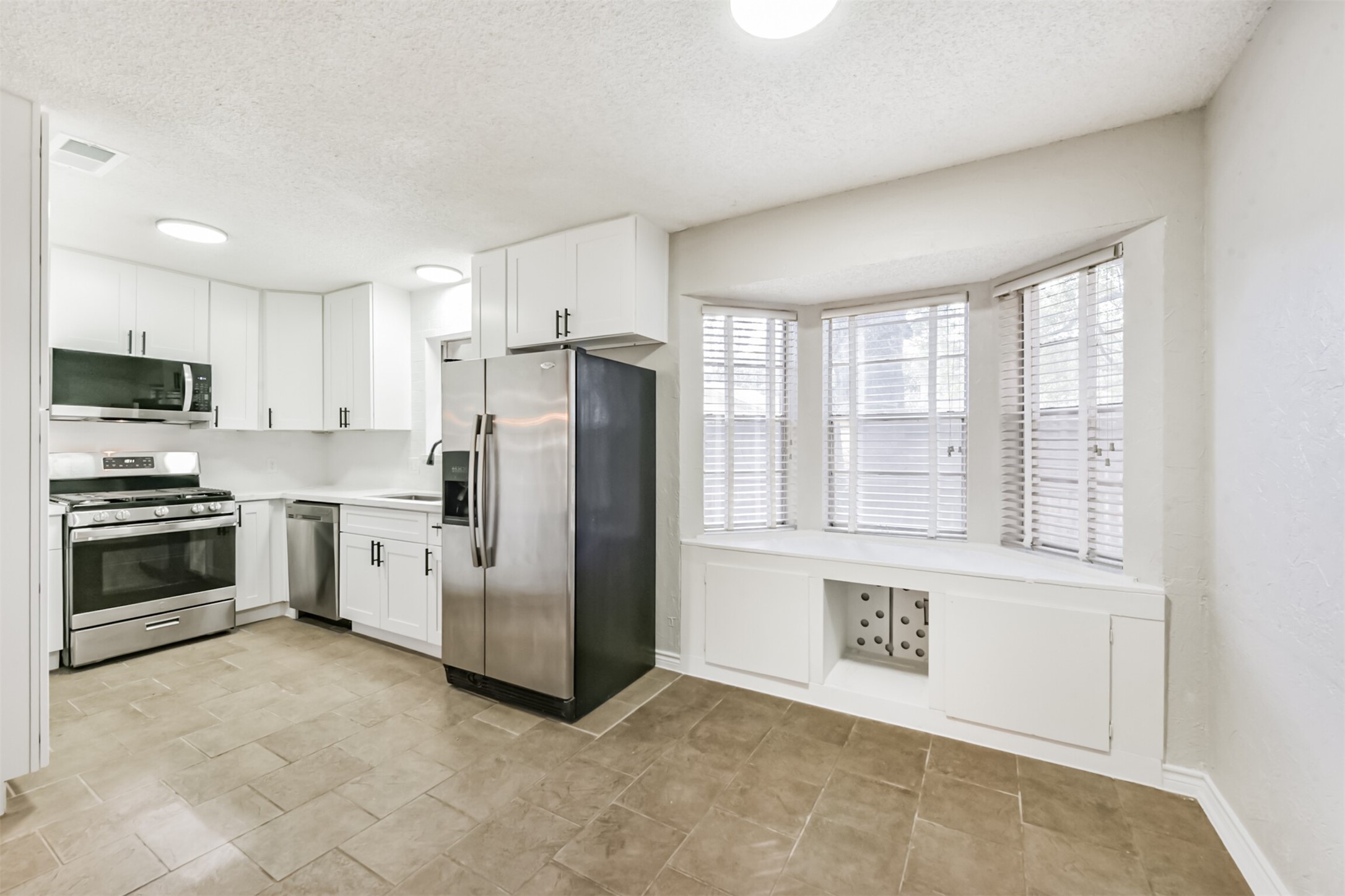 410 Riverside Drive Alvin, TX 77511 - Photo 7 of 33