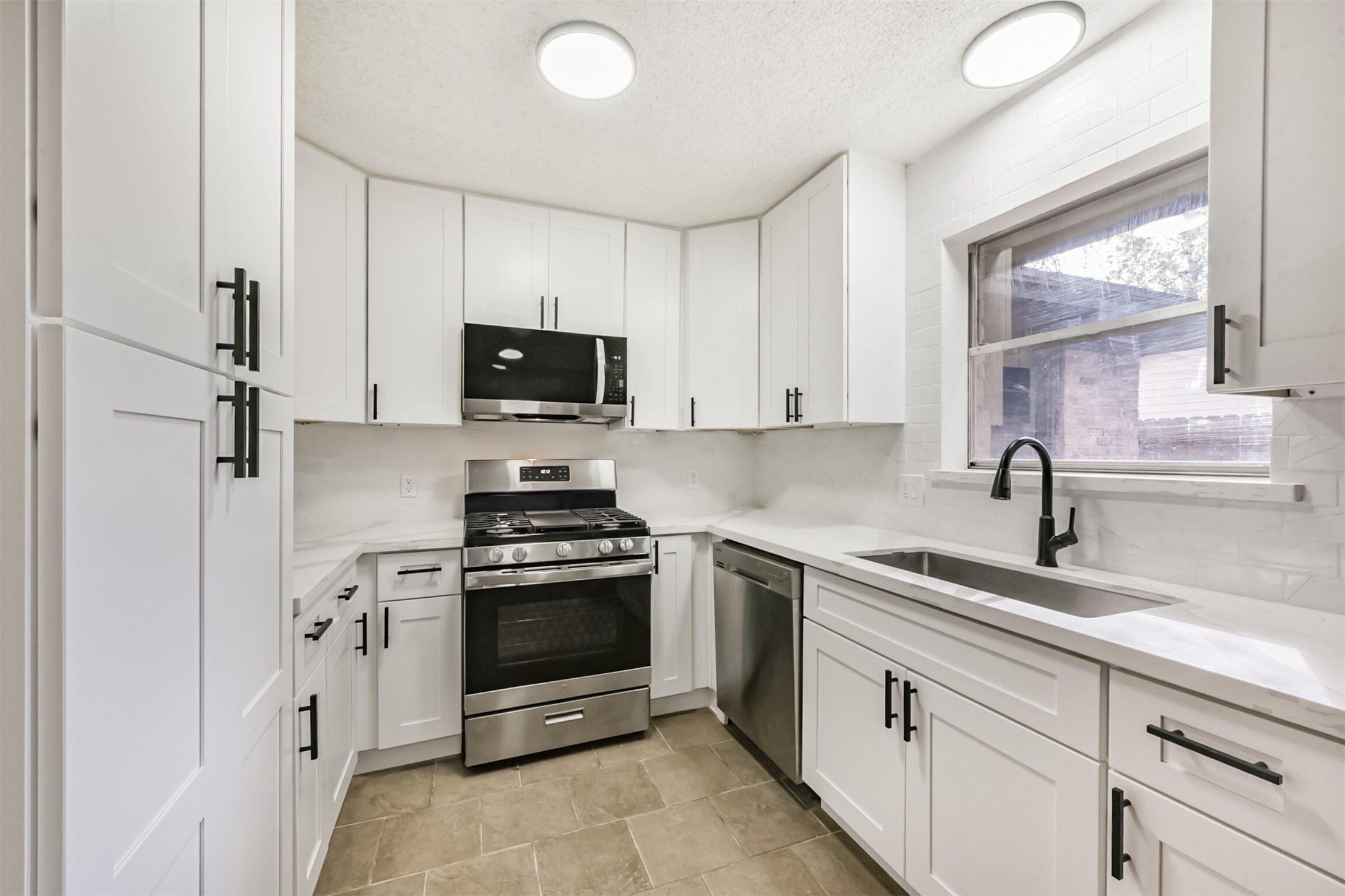 410 Riverside Drive Alvin, TX 77511 - Photo 9 of 33