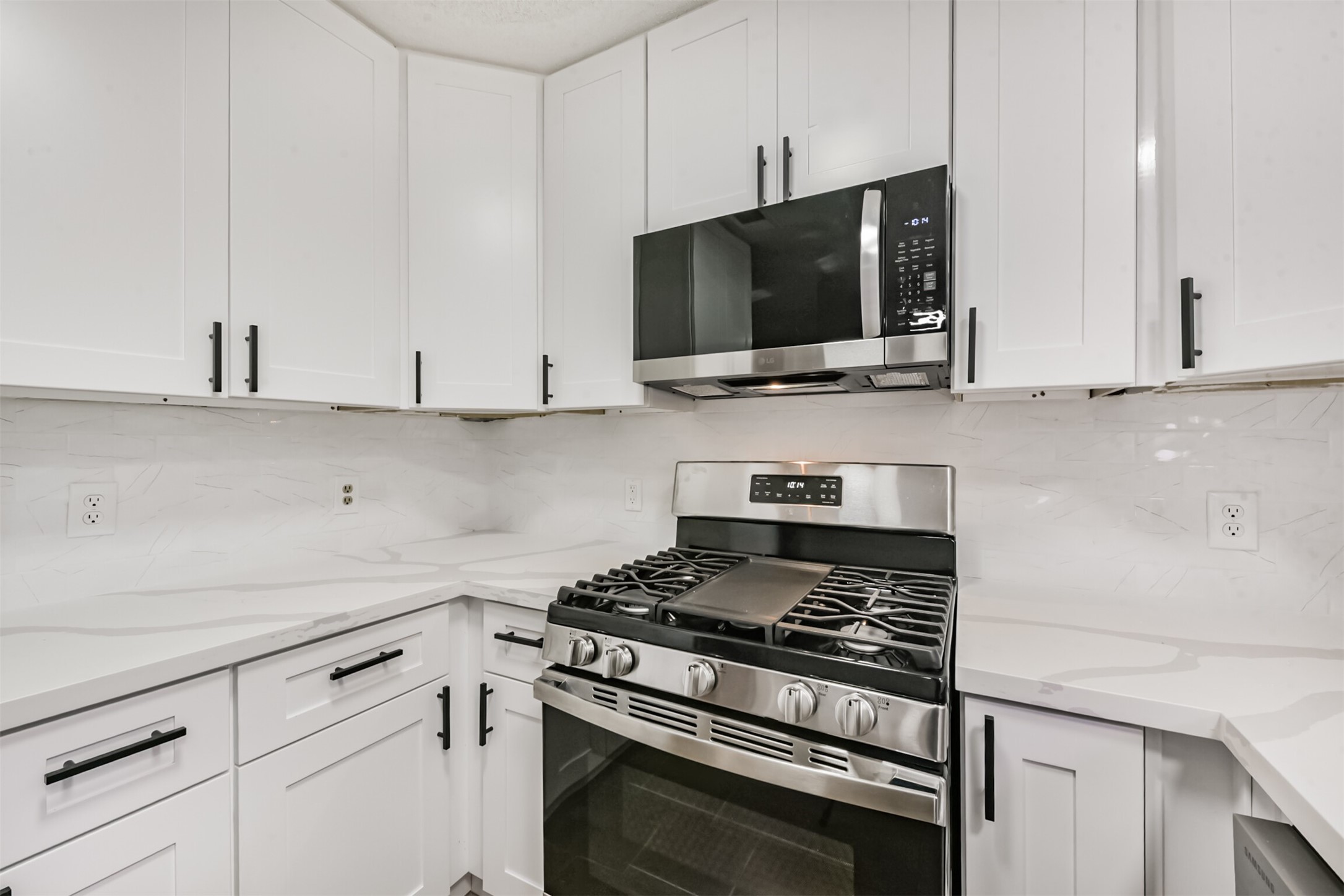 410 Riverside Drive Alvin, TX 77511 - Photo 10 of 33