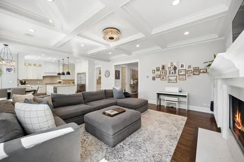 $1,985,000 | 909 Glenwood Lane, Glenview, IL 60025