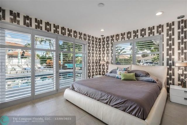 a view of a walk in closet