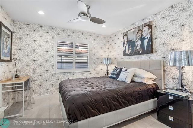 a view of a house with backyard and a tree