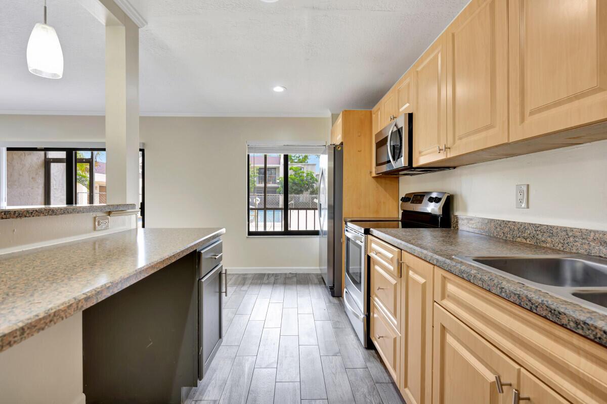 150 Pineview Road, Unit F3 Jupiter, FL 33469 - Photo 2 of 12 _MLP3007jpg