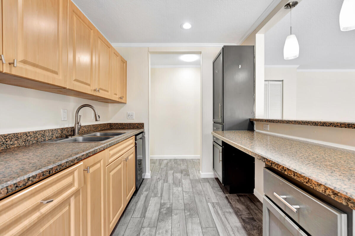 150 Pineview Road, Unit F3 Jupiter, FL 33469 - Photo 3 of 12 _MLP3012jpg