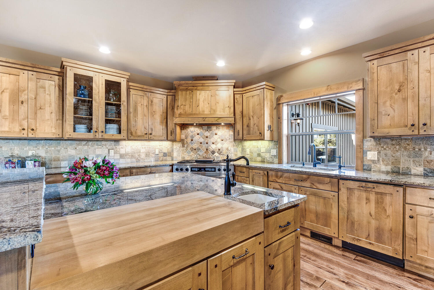 25895 Ogles Road Bend, OR 97701 - Photo 16 of 53 16