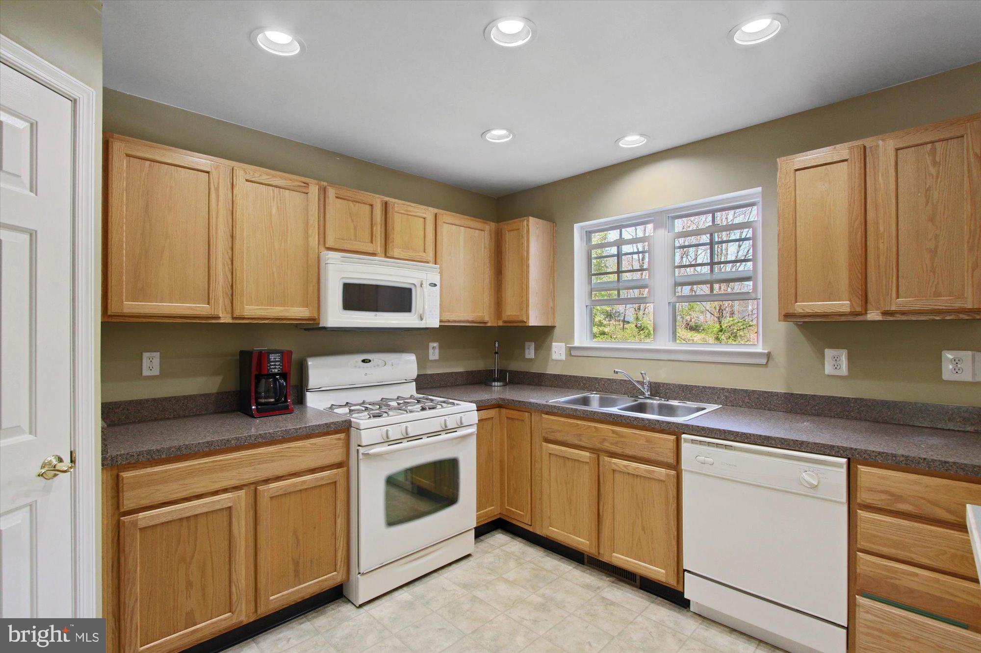 256 Country Ridge Drive Red Lion, PA 17356 - Photo 7 of 28 Gallery Image 7