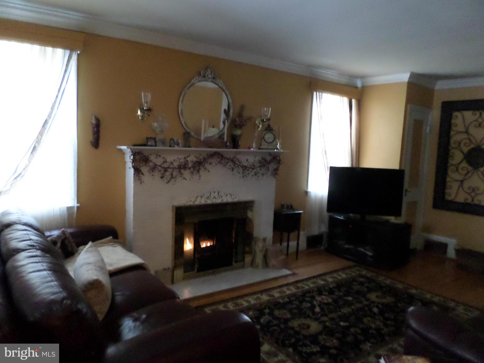 84 Northship Road Baltimore, MD 21222 - Photo 4 of 14 Living Room
