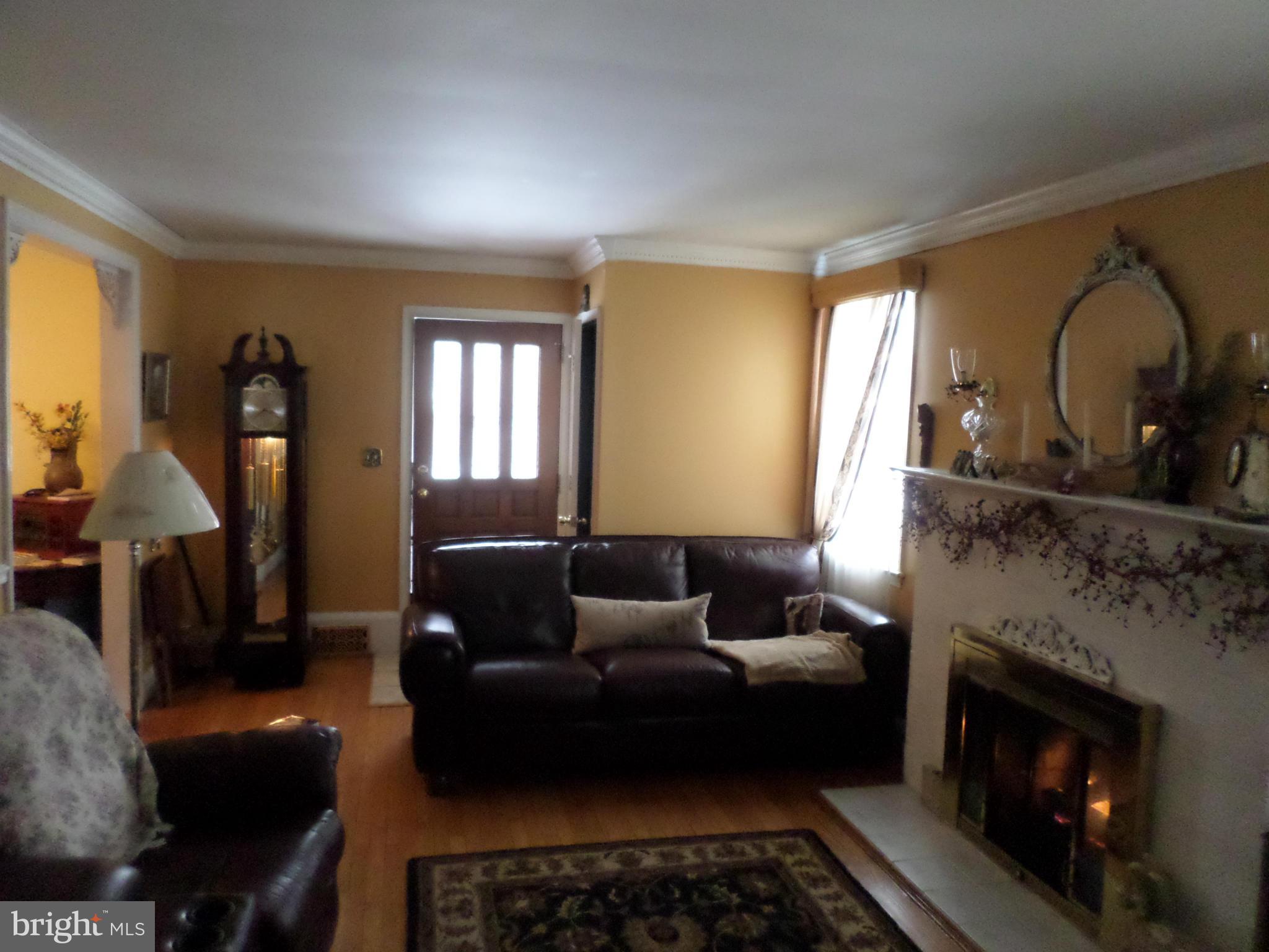 84 Northship Road Baltimore, MD 21222 - Photo 5 of 14 Living Room