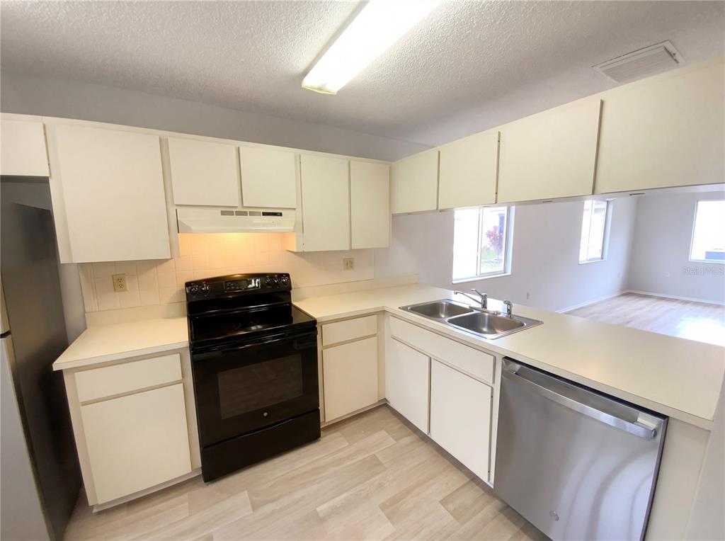 6424 Remus Drive New Port Richey, FL 34653 - Photo 3 of 33 Gallery Image 3