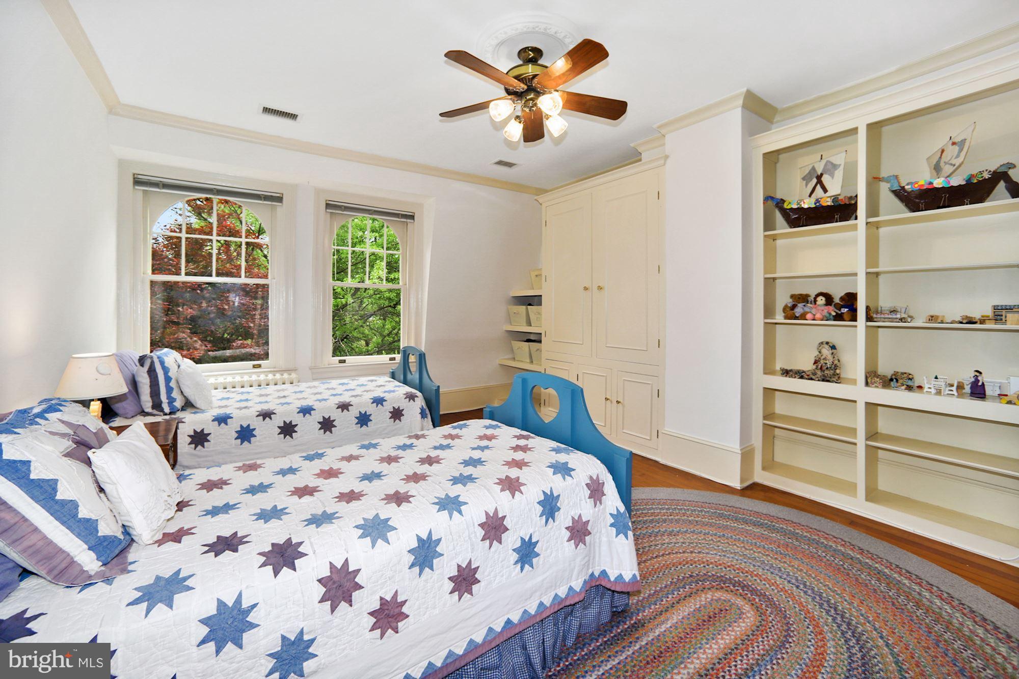 2806 Cathedral Avenue Northwest Washington, DC 20008 - Photo 19 of 35 Second Bedroom