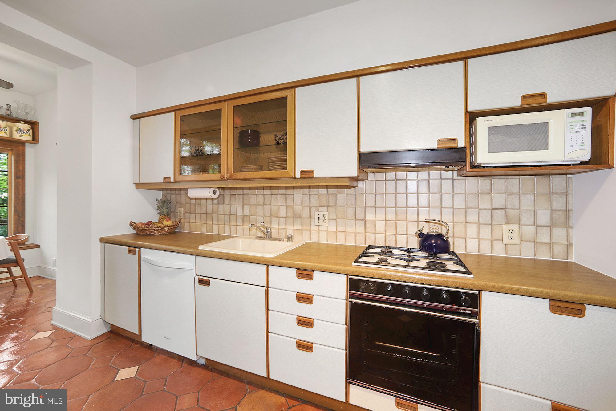 2806 Cathedral Avenue Northwest Washington, DC 20008 - Photo 7 of 35 Kitchen