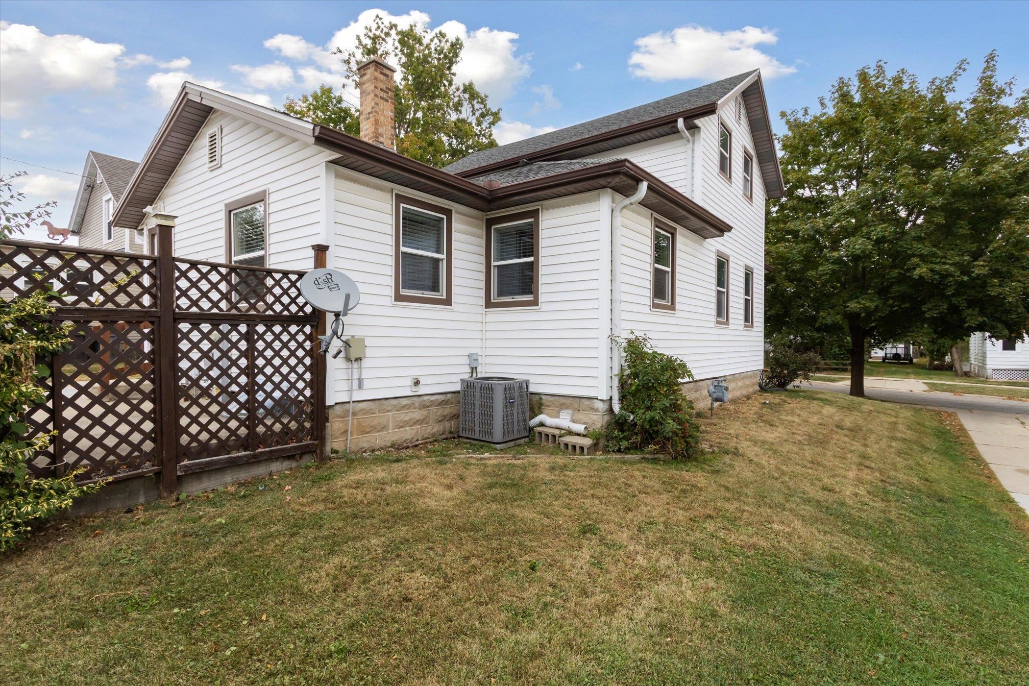 1013 12th Monroe, WI 53566 - Photo 33 of 38