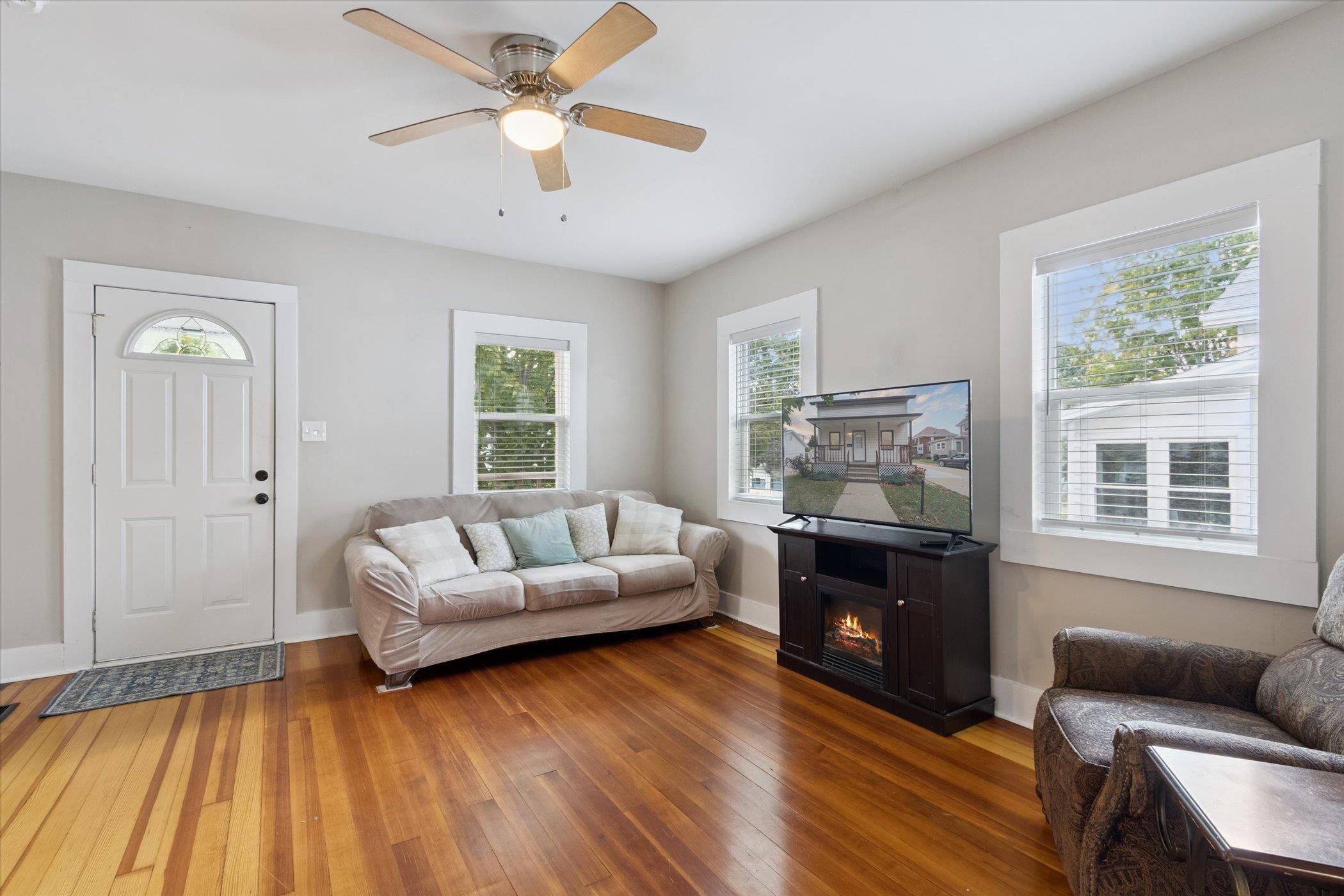 1013 12th Monroe, WI 53566 - Photo 4 of 38