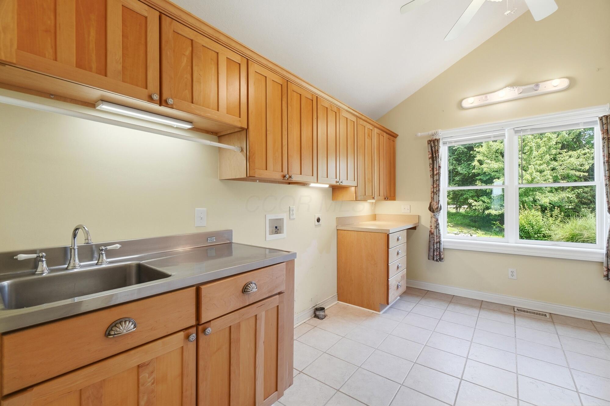 9521 Brock Road Plain City, OH 43064 - Photo 30 of 70 Laundry Room