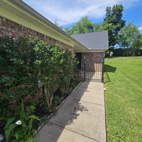 a view of a pathway with a garden