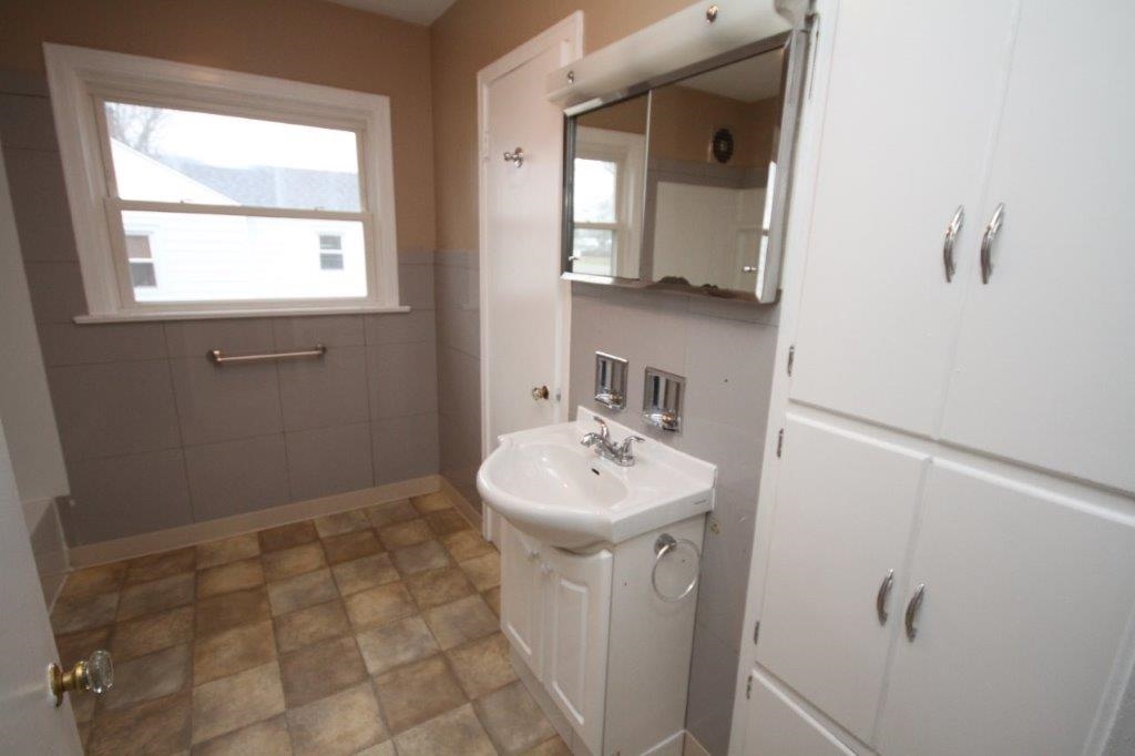 7411 Bluffton Road Fort Wayne, IN 46809 - Photo 12 of 30