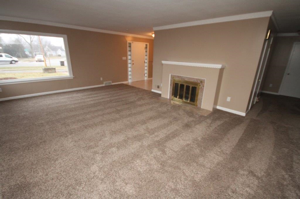 7411 Bluffton Road Fort Wayne, IN 46809 - Photo 3 of 30