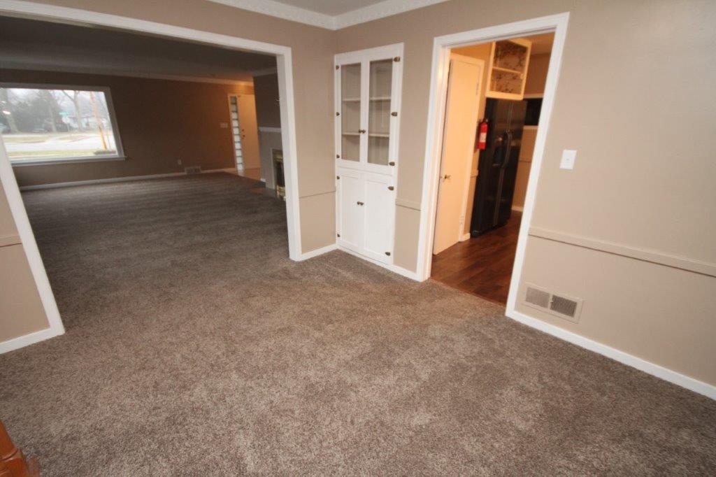 7411 Bluffton Road Fort Wayne, IN 46809 - Photo 5 of 30