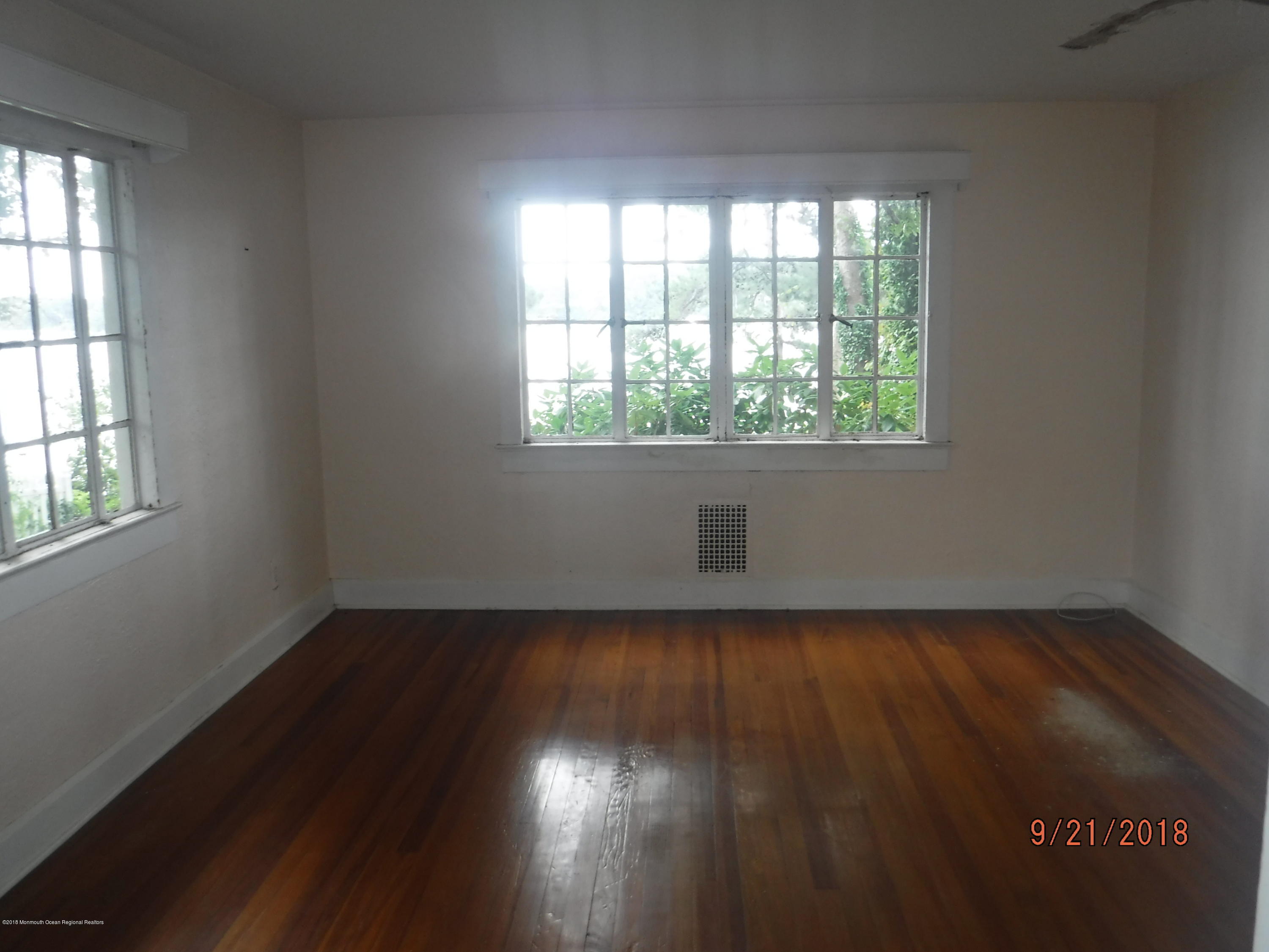 2413 Riverside Terrace Manasquan, NJ 08736 - Photo 22 of 46 living room