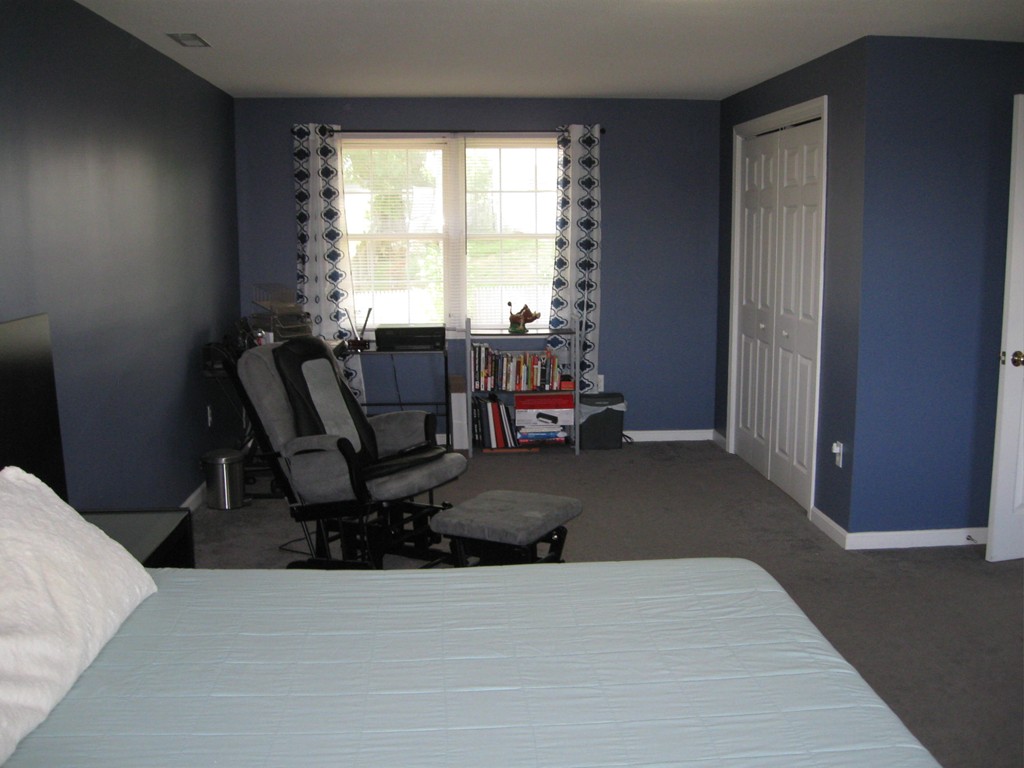 56 Gates Avenue Springfield, MA 01118 - Photo 20 of 30 a living room with furniture and a large window